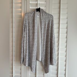WANDERING DREAMS Gray & White Long Sleeve Leopard Print Shrug/Cardigan Size XL